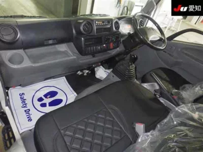 Toyota DYNA  с аукциона в Японии