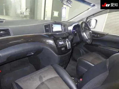 Nissan ELGRAND  с аукциона в Японии