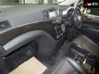 Nissan ELGRAND лот № 30671 оценка 3.5  с аукциона в Японии 2