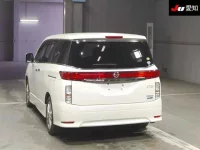 Nissan ELGRAND лот № 30671 оценка 3.5  с аукциона в Японии 1