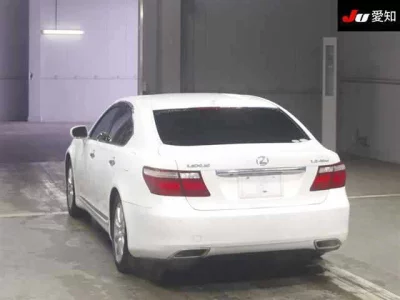 Lexus LS