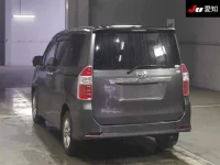 Toyota NOAH лот № 30769 оценка R  с аукциона в Японии 1