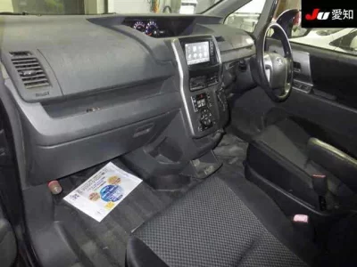 Toyota NOAH  с аукциона в Японии