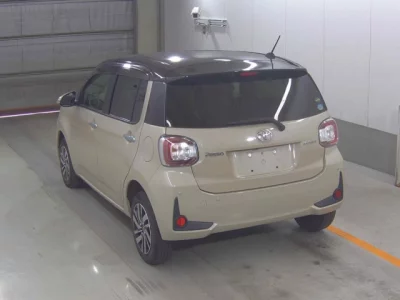 Toyota PASSO  с аукциона в Японии
