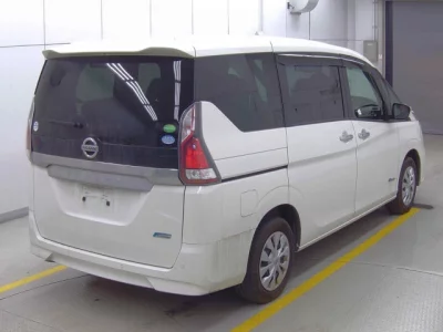Nissan SERENA  с аукциона в Японии