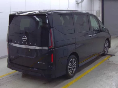 Nissan SERENA  с аукциона в Японии