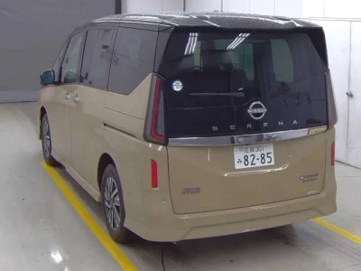 Nissan SERENA  с аукциона в Японии