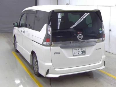 Nissan SERENA  с аукциона в Японии