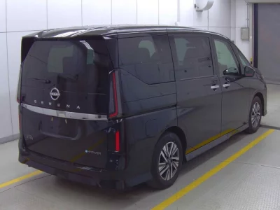 Nissan SERENA  с аукциона в Японии