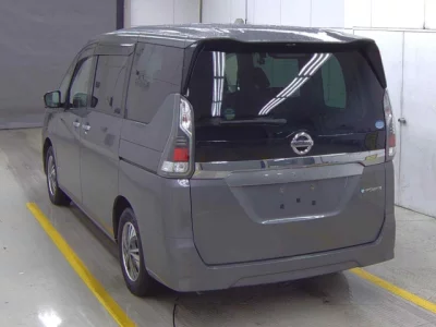 Nissan SERENA  с аукциона в Японии