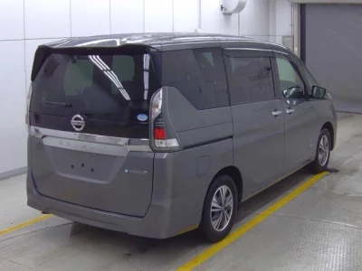 Nissan SERENA  с аукциона в Японии