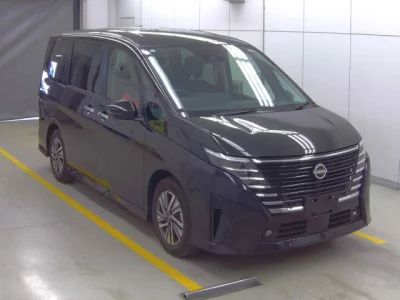 Nissan SERENA  с аукциона в Японии