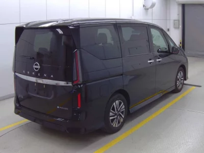 Nissan SERENA  с аукциона в Японии