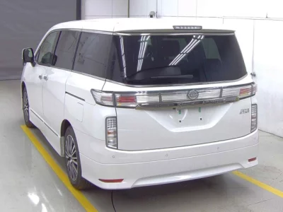 Nissan ELGRAND  с аукциона в Японии
