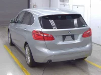 BMW 2-Series лот № 5079 оценка R  с аукциона в Японии 1