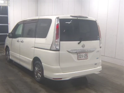 Nissan SERENA  с аукциона в Японии