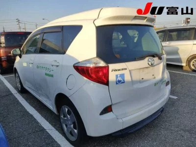 Toyota RACTIS  с аукциона в Японии