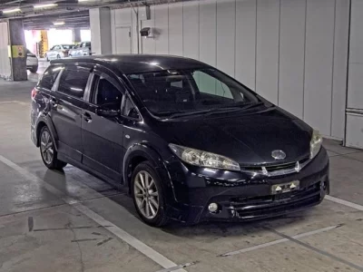 Toyota WISH  с аукциона в Японии