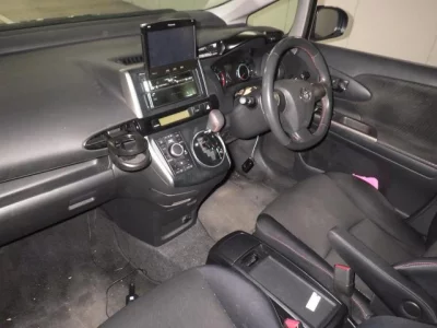 Toyota WISH  с аукциона в Японии