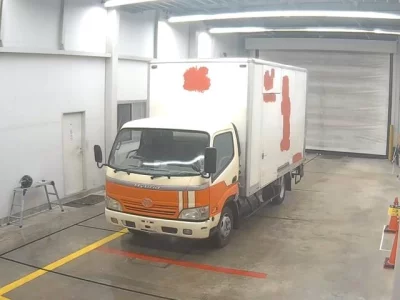 Toyota DYNA  с аукциона в Японии