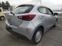 Mazda DEMIO лот № 12174 оценка 3  с аукциона в Японии 2