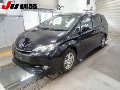 Toyota WISH  с аукциона в Японии