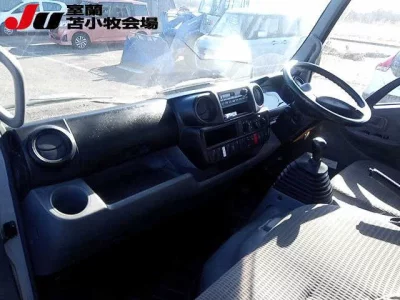 Toyota DYNA  с аукциона в Японии