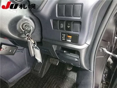 Toyota NOAH  с аукциона в Японии