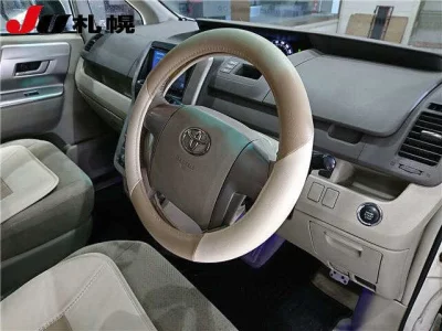 Toyota NOAH  с аукциона в Японии