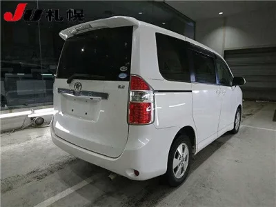 Toyota NOAH  с аукциона в Японии