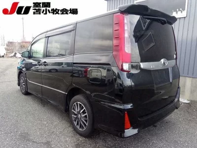 Toyota NOAH  с аукциона в Японии