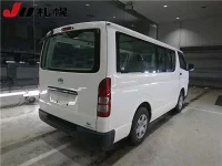Toyota HIACE VAN лот № 1045 оценка R  с аукциона в Японии 1
