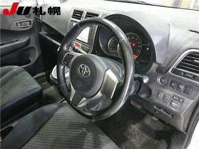 Toyota RACTIS  с аукциона в Японии