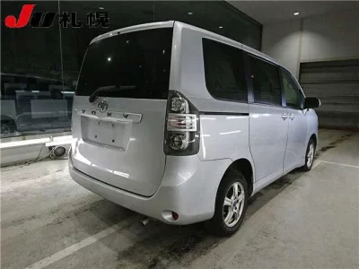 Toyota VOXY  с аукциона в Японии