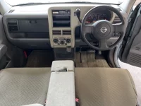 Nissan CUBE лот № 2111 оценка 3  с аукциона в Японии 4