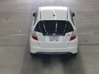 Honda FIT лот № 2106 оценка 3.5  с аукциона в Японии 2