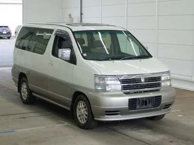 Nissan ELGRAND  с аукциона в Японии