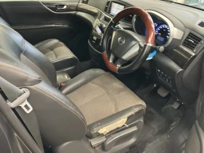 Nissan ELGRAND  с аукциона в Японии