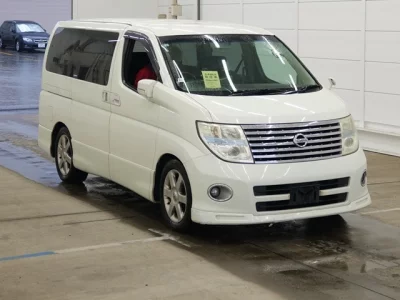 Nissan ELGRAND  с аукциона в Японии