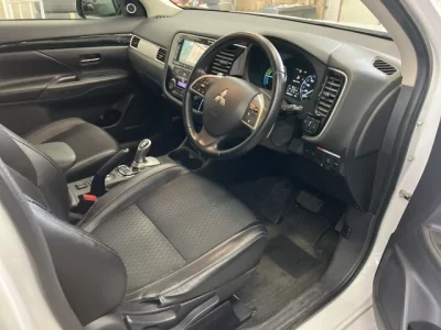 Mitsubishi OUTLANDER PHEV