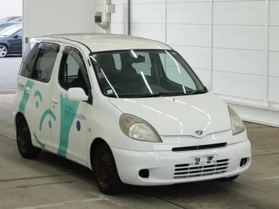 Toyota FUNCARGO  с аукциона в Японии