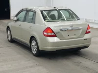 Nissan TIIDA LATIO лот № 2951 оценка 4  с аукциона в Японии 1