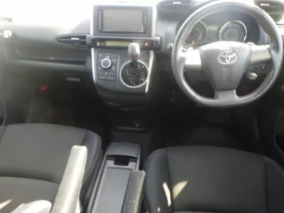 Toyota WISH  с аукциона в Японии