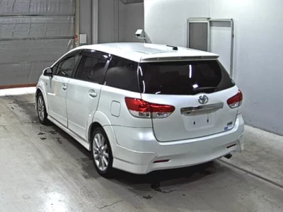 Toyota WISH  с аукциона в Японии