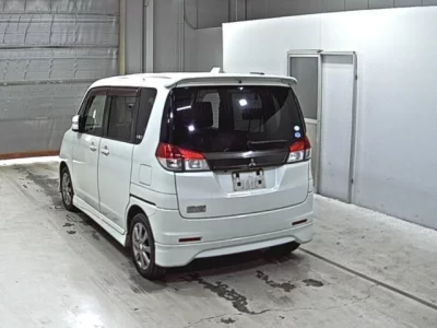 Mitsubishi DELICA D2