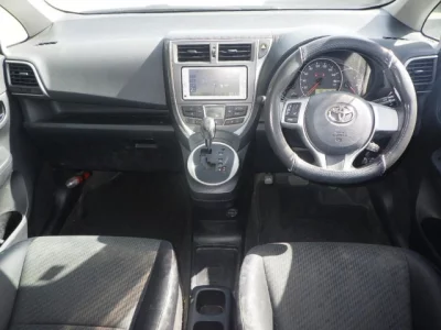 Toyota RACTIS  с аукциона в Японии