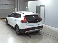 Volvo V40 лот № 2140 оценка 4  с аукциона в Японии 1