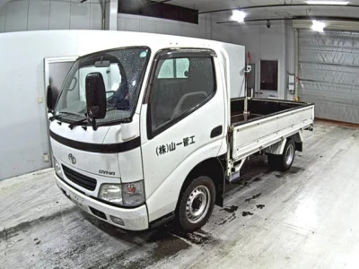 Toyota DYNA  с аукциона в Японии