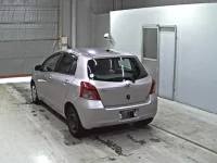 Toyota VITZ лот № 2201 оценка 3.5  с аукциона в Японии 1