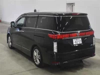 Nissan ELGRAND лот № 70256 оценка 3.5  с аукциона в Японии 1